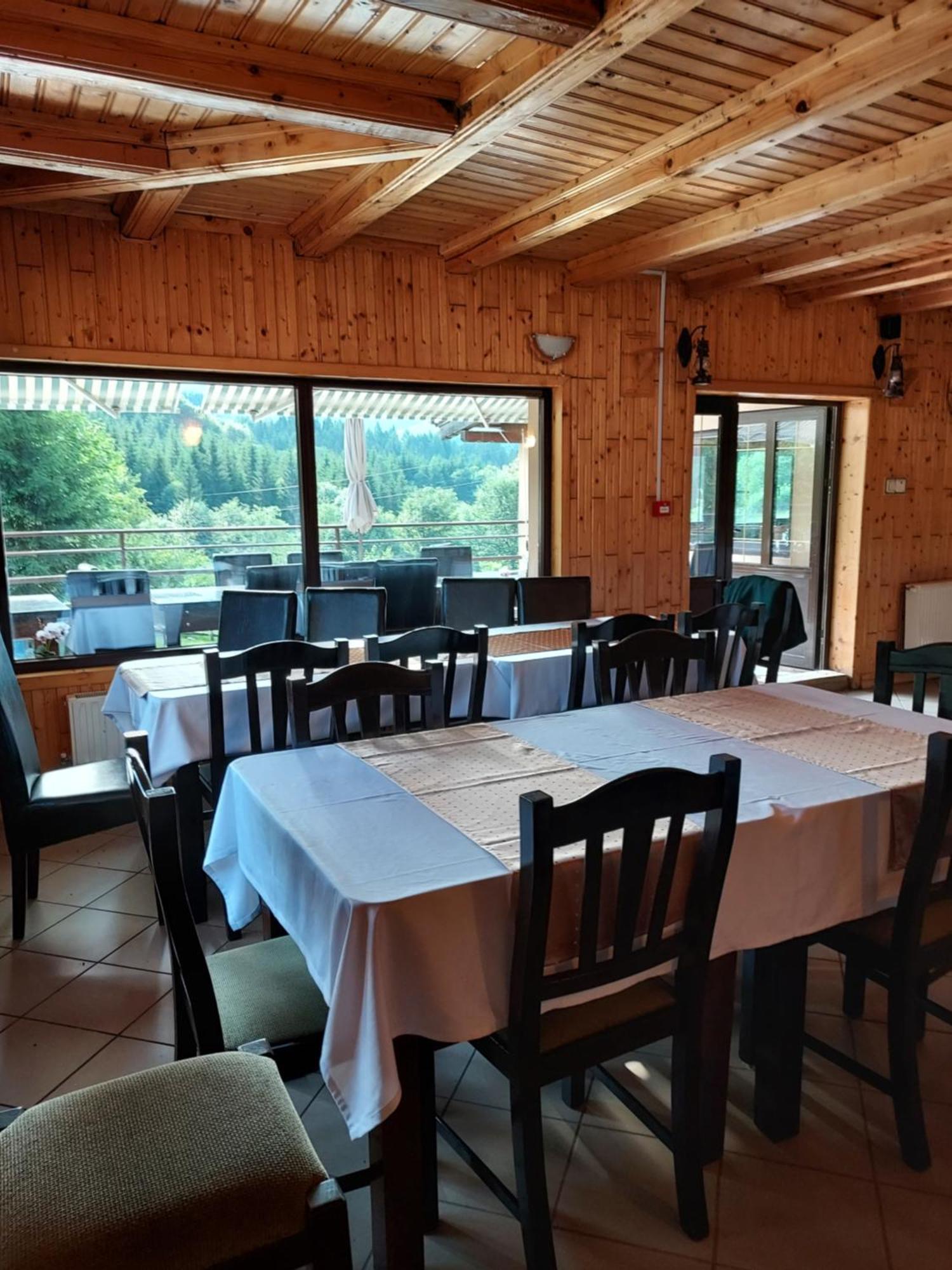 Pensiunea La Taverna Traisteni Экстерьер фото
