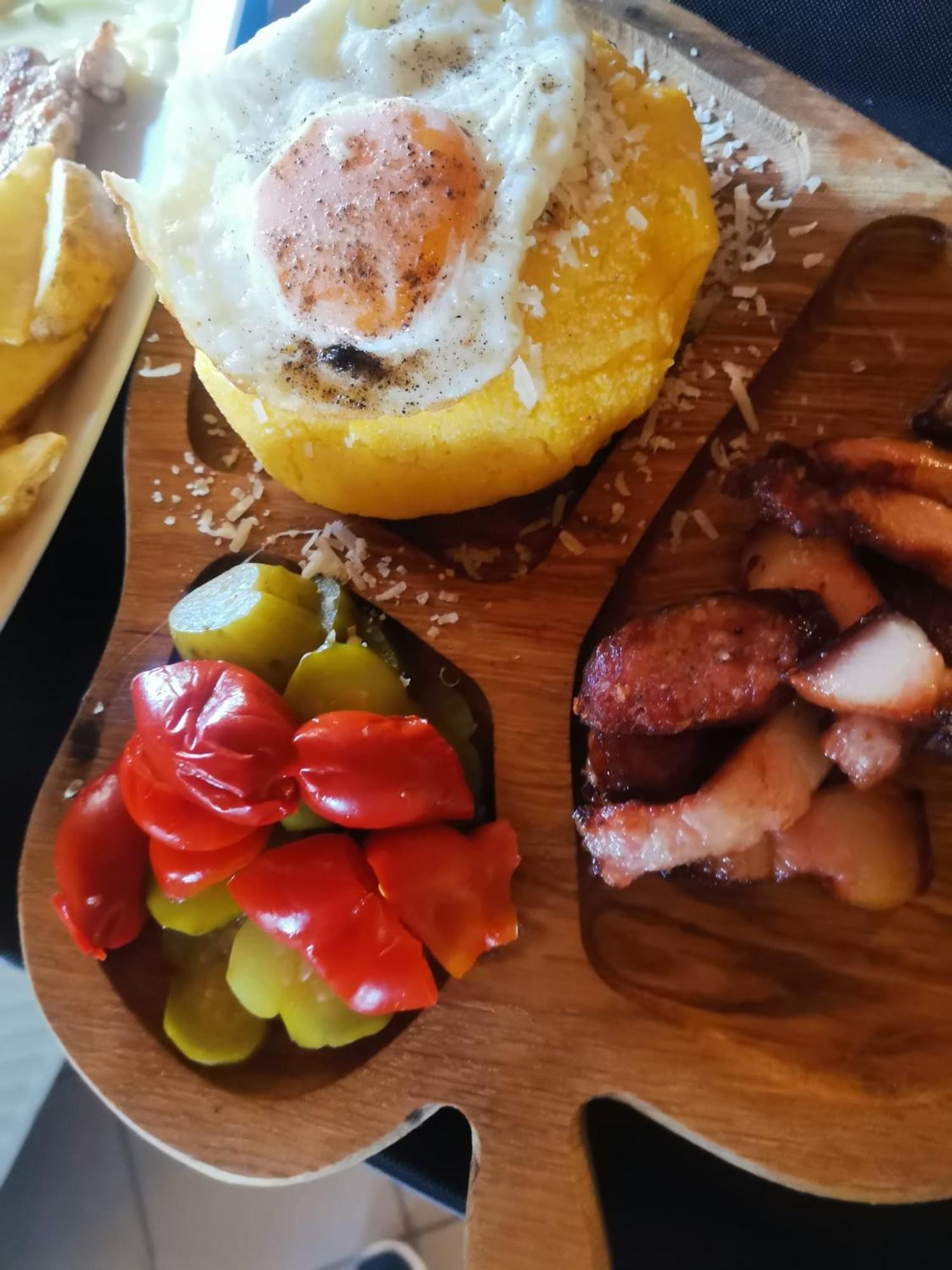 Pensiunea La Taverna Traisteni Экстерьер фото