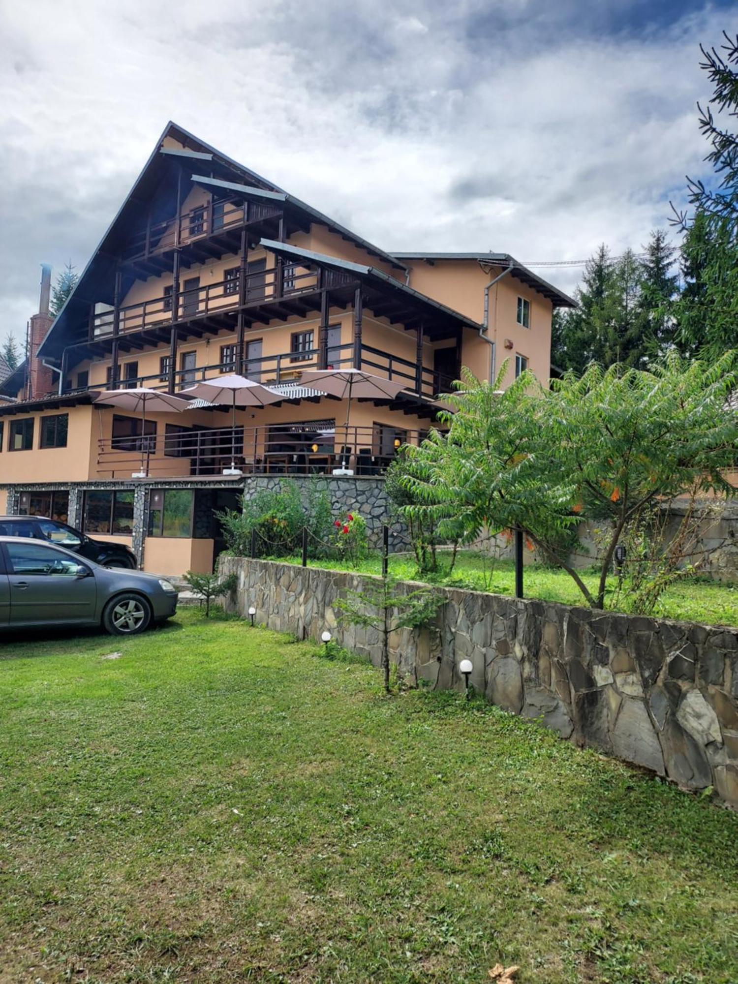 Pensiunea La Taverna Traisteni Экстерьер фото