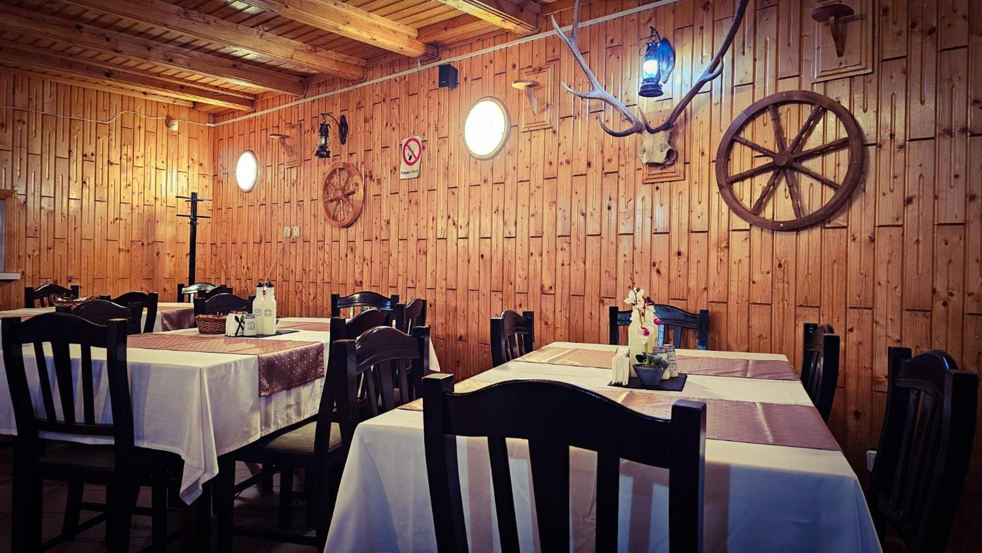 Pensiunea La Taverna Traisteni Экстерьер фото