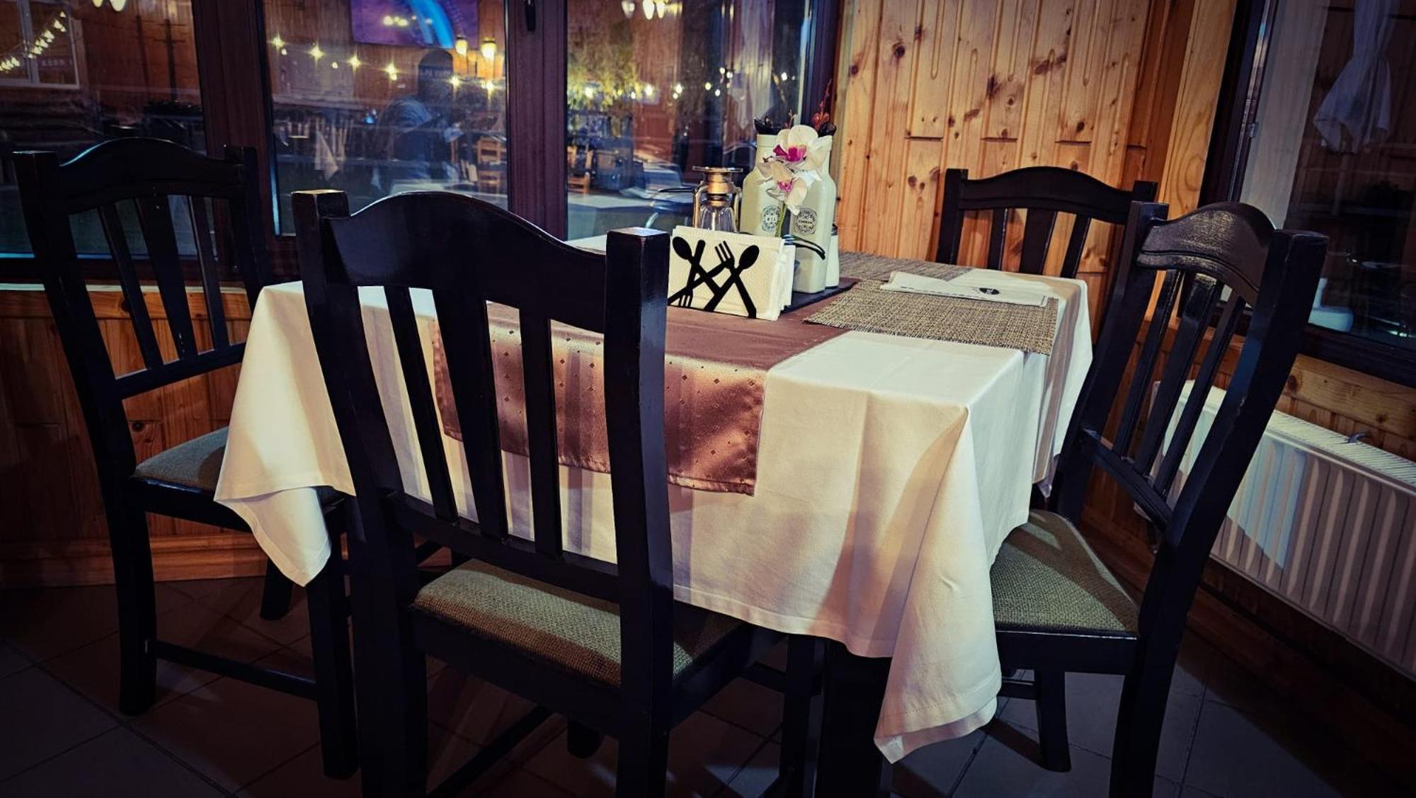 Pensiunea La Taverna Traisteni Экстерьер фото