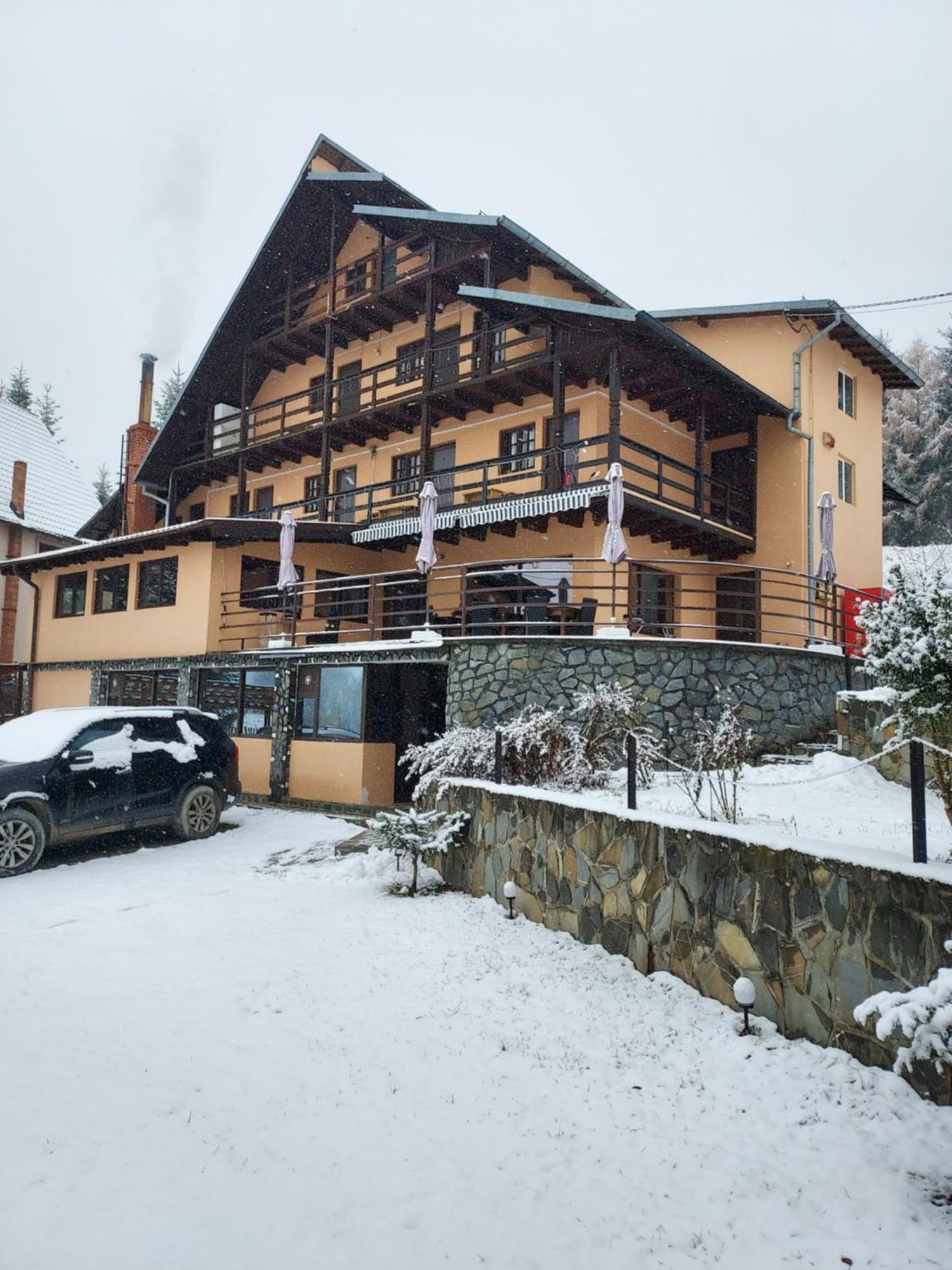 Pensiunea La Taverna Traisteni Экстерьер фото