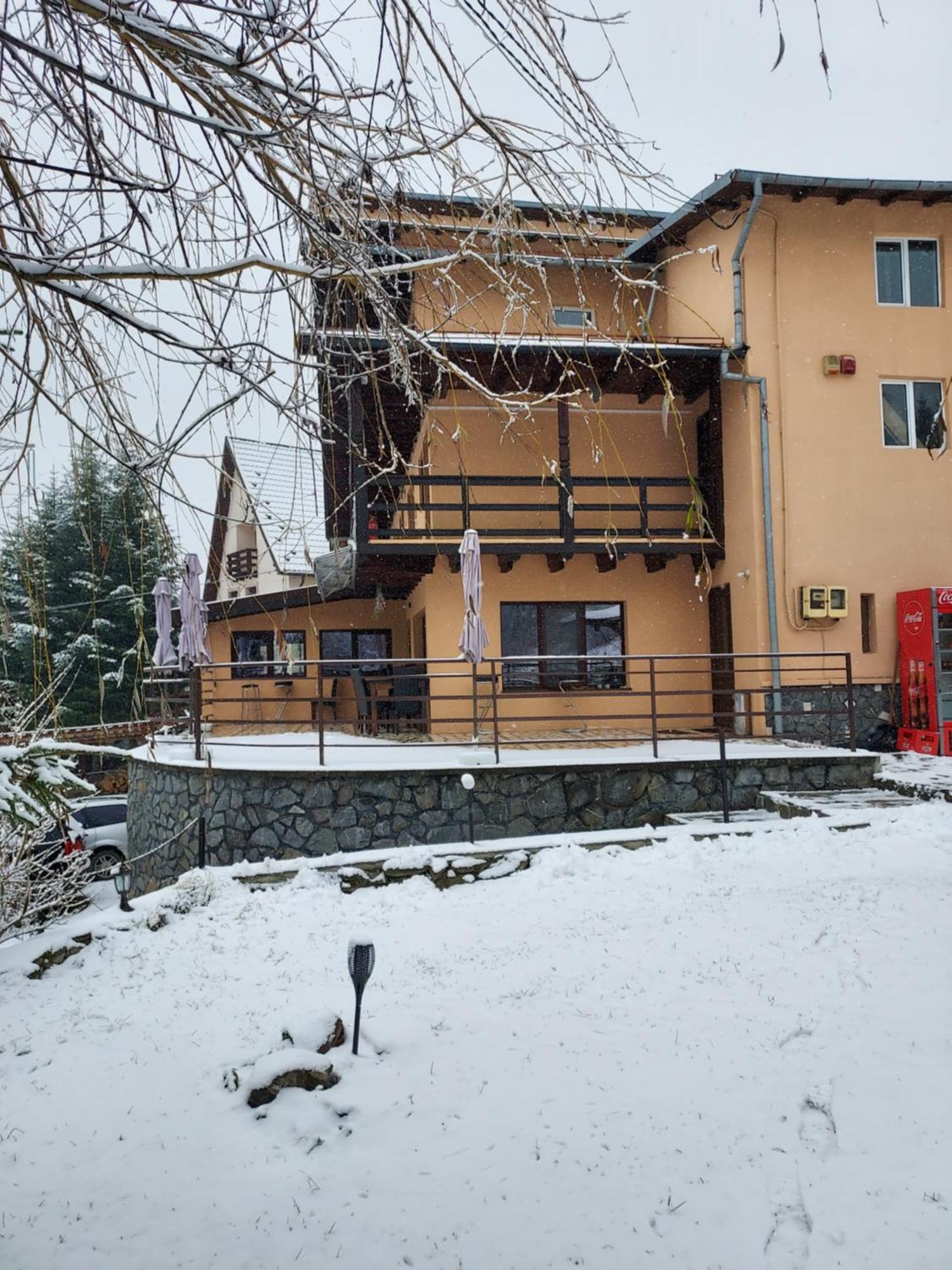 Pensiunea La Taverna Traisteni Экстерьер фото